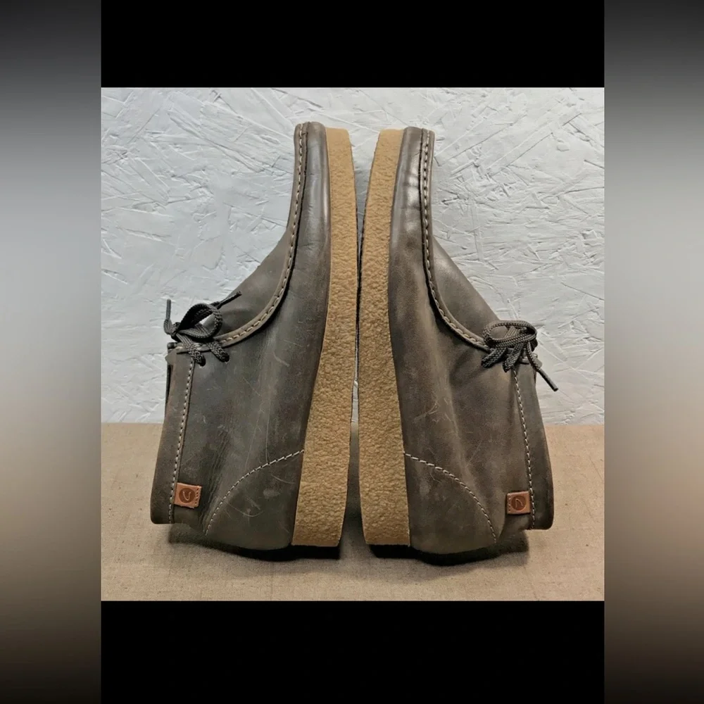 Clarks Shacre Men's Chukka Boots 2-Eye Brown Leather w/ Crepe Soles Size 10.5M